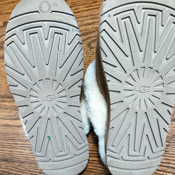 UGG Tan Slippers with Cream Shearling - Picture 3 of 5